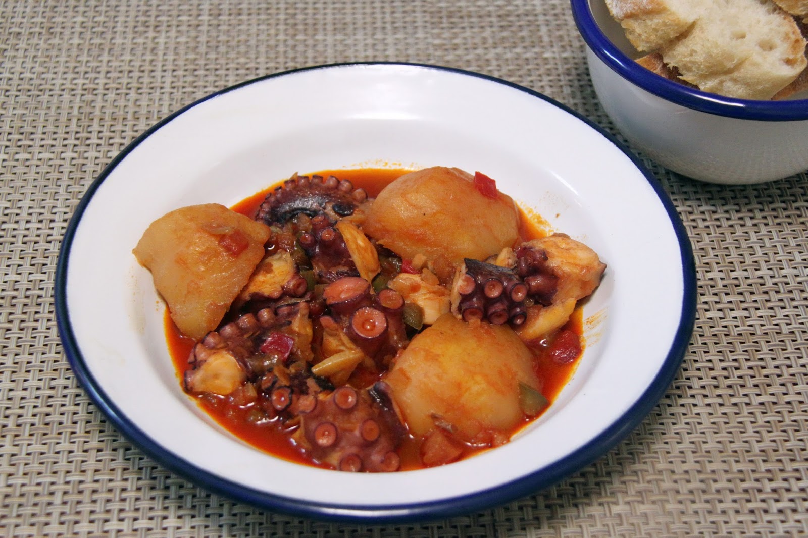 PULPO A LA MUGARDESA. (MÁS RÁPIDO Y FÁCIL QUE NUNCA)